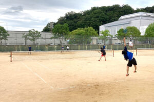 【クラブ活動】ソフトテニス部が神戸高専との練習試合に参加しました。（2024.6）