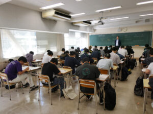 英語デーにて、TOEIC/TOEIC Bridgeを実施しました。