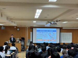1年生を対象にしたネット犯罪被害防止講演会を開催しました。