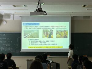 夏季短期留学報告会を行いました。