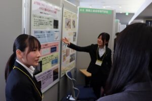 「高専女子フォーラムin関西 2024」で女子学生が発表を行いました。
